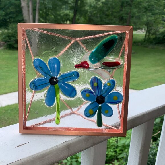 #6341 FUSED GLASS SUN CATCHER  BLUE FLOWERS & HUMMING BIRD GOLD TONE FRAME - Picture 2 of 7